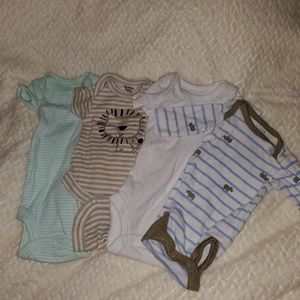 💥2 for $10💥Boys preemie onsie lot